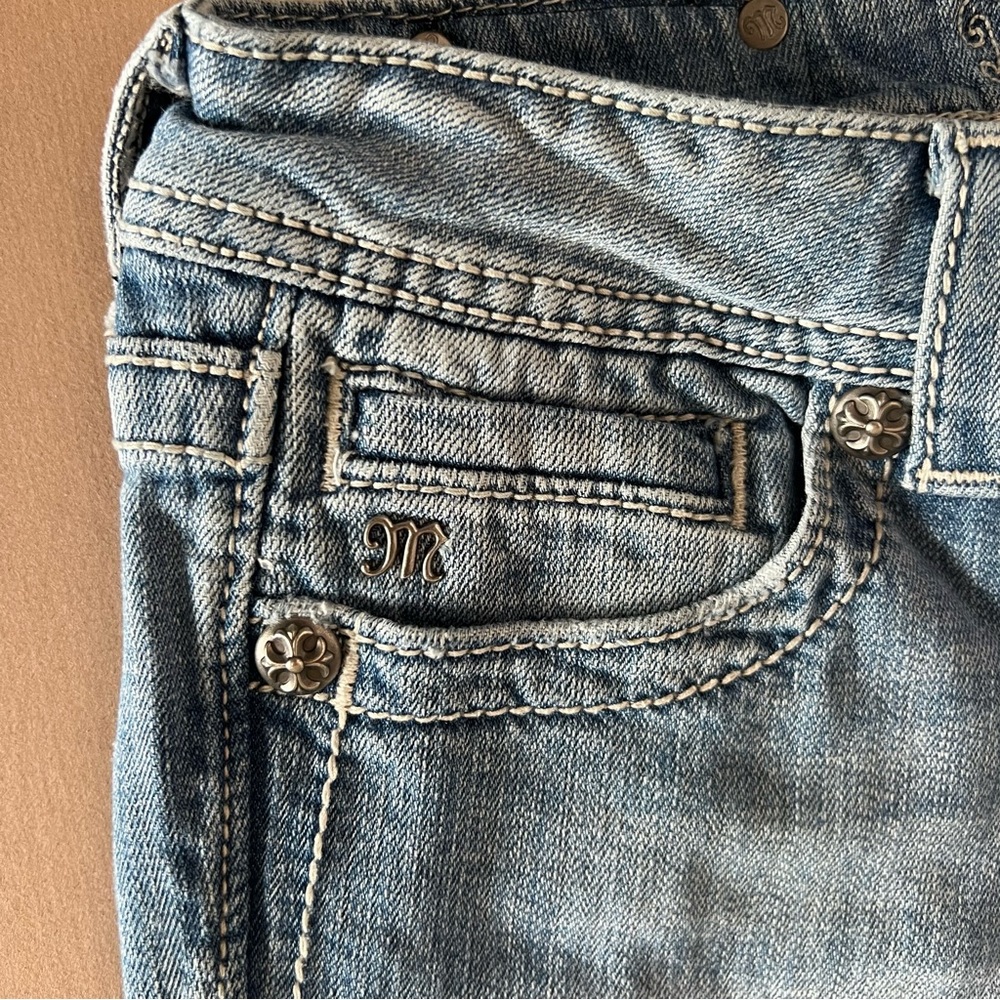 🏷️SOLD Miss Me Light Wash Bootcut Jeans - Picture 10 of 15